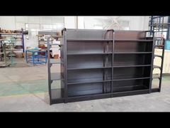 ¿Cómo se llaman las estanterías en las tiendas de comestibles?