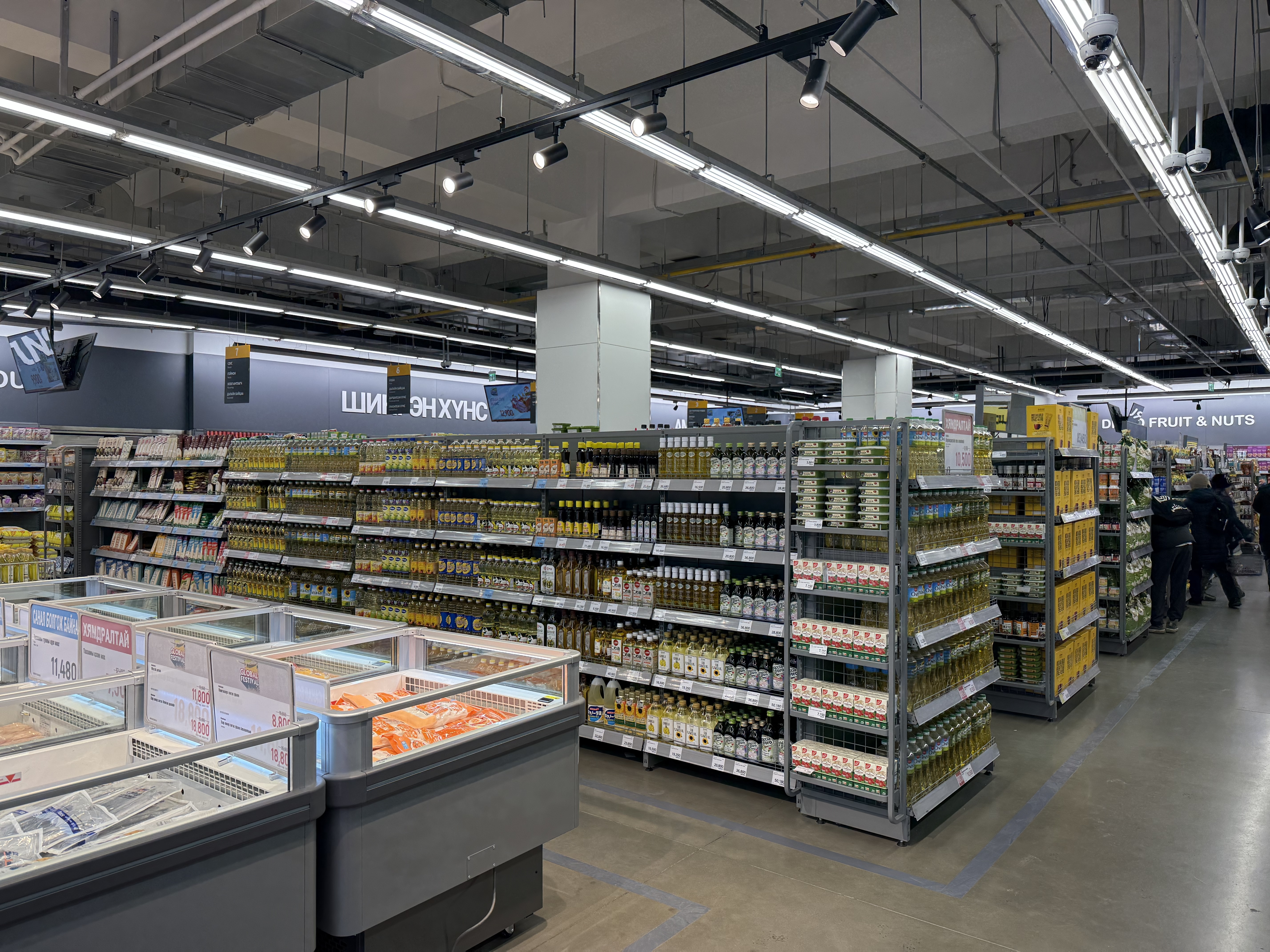 Últimos blogs de la empresa sobre ¿Cómo el diseño de estanterías de supermercado aumenta las ventas minoristas y la eficiencia del espacio?