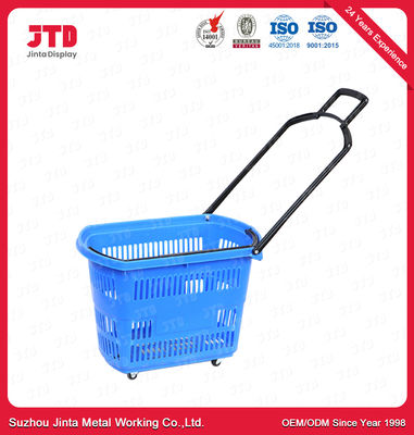 Cesta plástica azul del supermercado de las cestas 60L de la carretilla que hace compras con las ruedas